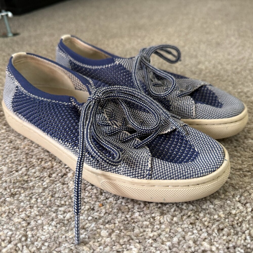 Saludos sneakers size 7.5